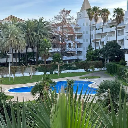 Con Vistas A La Psicina Comunitaria Av-29